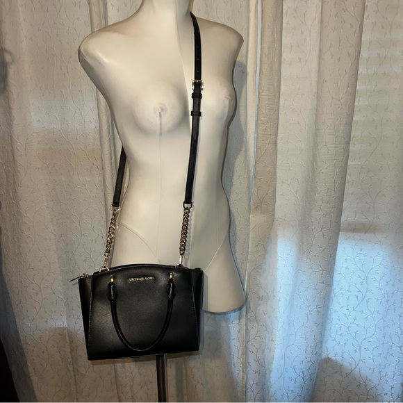 Michael Kors Handbags - Michael Kors black crossbody